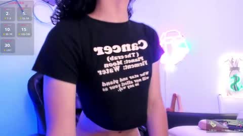 nicolle_smithh_ online show from April 2026 02:14:01 PM