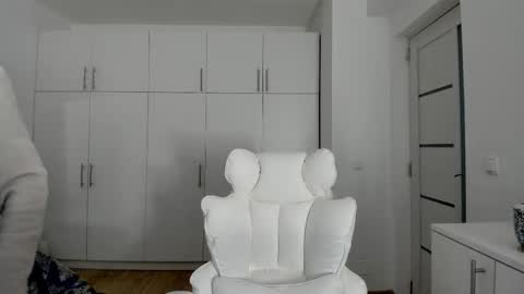 Nicolle online show from February 2026 05:36:02 AM