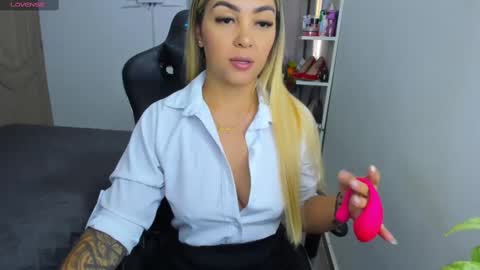 Nicol online show from October 2025 11:52:02 AM