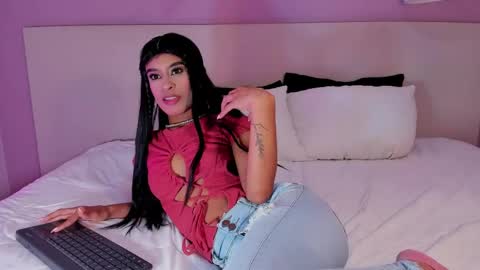 Nicole Leroy online show from April 2026 08:42:02 PM