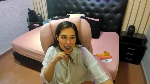 Snapshot of nikki_nikol chatting on June 2026 10:15:01 PM Nikki online show from June 2026 10:15:01 PM