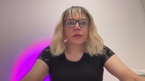 nikki_trans_fun online show from May 2026 07:15:02 AM