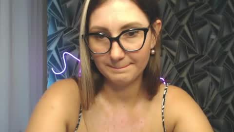 Snapshot of nikkikiss___ chatting on June 2026 03:50:02 AM nikkikiss___ online show from June 2026 03:50:02 AM