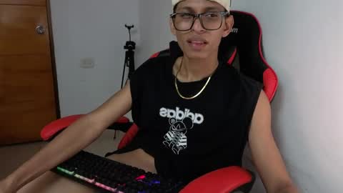 niklaus_wolf online show from April 2026 05:38:02 AM