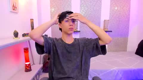    online show from December 2025 04:55:01 AM