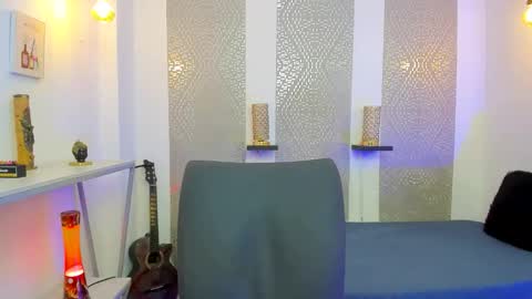    online show from December 2025 04:29:02 AM