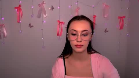 nikonara_ online show from April 2026 12:31:01 PM