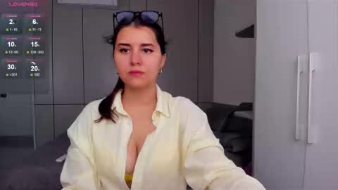 Nina online show from March 2026 03:11:02 AM