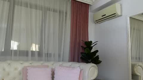 Snapshot of ninacrystal chatting on May 2026 09:28:02 AM NinaCrystal online show from May 2026 09:28:02 AM