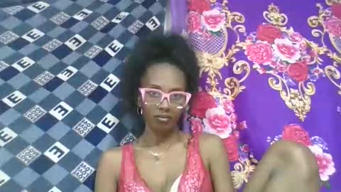 ninie246746 online show from April 2026 06:46:01 PM