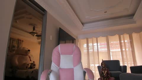 Snapshot of noemibcnz chatting on February 2026 03:15:02 PM In instagram dayhannanoemi online show from February 2026 03:15:02 PM