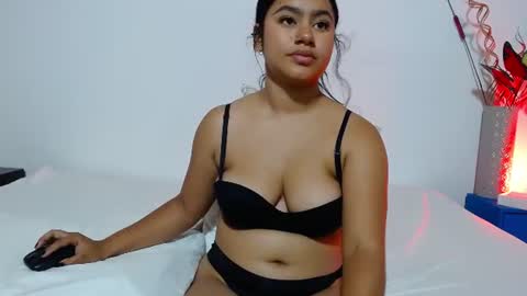 Noira Vale online show from June 2026 08:08:02 PM