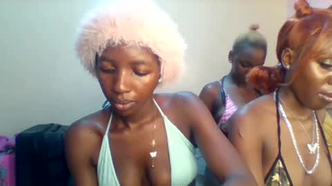 Snapshot of norababy20 chatting on June 2026 05:23:02 AM Norababy20 online show from June 2026 05:23:02 AM