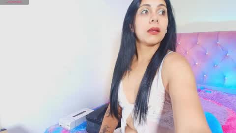 Snapshot of nyra_queen chatting on May 2026 11:04:02 AM Nyra online show from May 2026 11:04:02 AM
