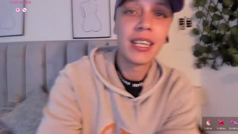 Sara Help me reach 1000 followers online show from May 2026 10:04:02 PM