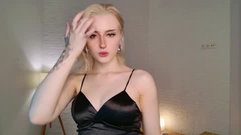 Lily online show from May 2026 01:52:02 PM