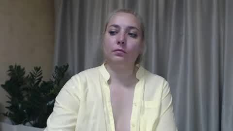 Snapshot of ohsweetiren chatting on June 2026 07:35:02 AM Iren online show from June 2026 07:35:02 AM
