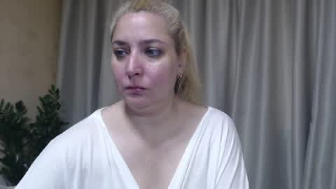 Snapshot of ohsweetiren chatting on July 2026 07:01:02 AM Iren online show from July 2026 07:01:02 AM