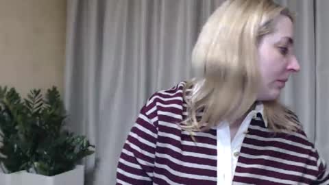 Mari online show from March 2026 10:49:01 PM