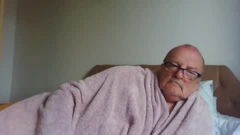 Snapshot of old_fkrr_ chatting on June 2026 04:33:01 PM old_fkrr_ online show from June 2026 04:33:01 PM