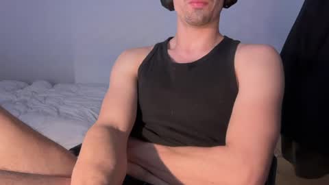 oliverbisbis1 online show from April 2026 09:59:02 PM