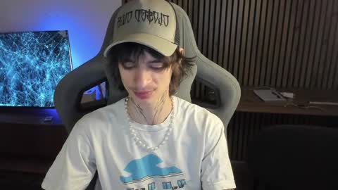 oliverrgroove online show from April 2026 08:17:01 PM