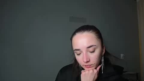 Olivia online show from April 2026 07:59:01 PM