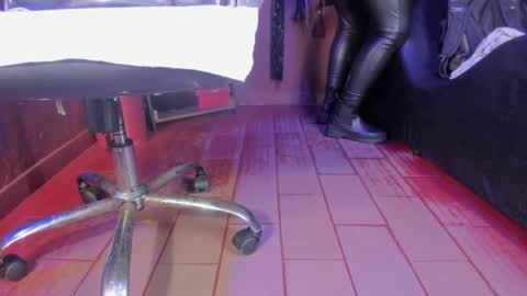   online show from February 2025 01:21:02 PM