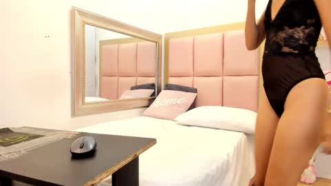 Olivia online show from February 2025 07:16:02 PM