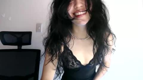 oliviaaa__ online show from February 2026 03:59:01 PM