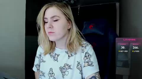 Snapshot of oliviamunk chatting on June 2026 04:48:01 AM . online show from June 2026 04:48:01 AM