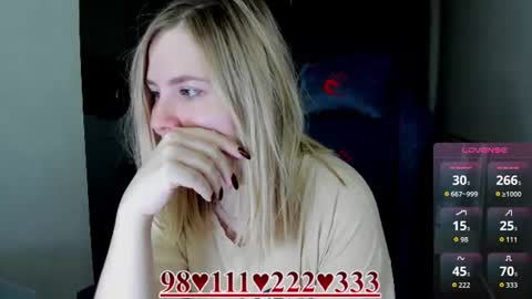Snapshot of oliviamunk chatting on June 2026 08:07:01 AM . online show from June 2026 08:07:01 AM