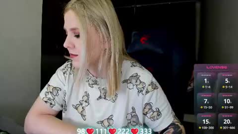 Snapshot of oliviamunk chatting on June 2026 04:33:01 AM . online show from June 2026 04:33:01 AM