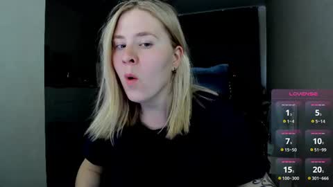 Snapshot of oliviamunk chatting on June 2026 03:45:01 AM . online show from June 2026 03:45:01 AM