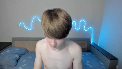 Snapshot of olvr_zoolander chatting on February 2026 09:49:01 AM Oliver and Mira online show from February 2026 09:49:01 AM