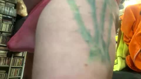 onesmallweenie online show from April 2026 04:45:02 AM