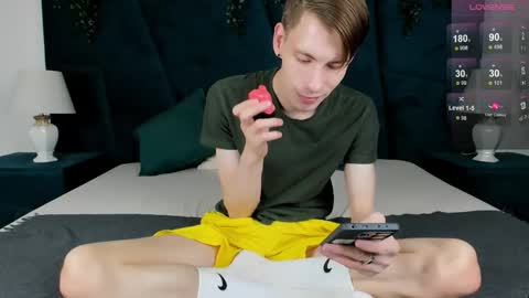 Erick  online show from November 2025 08:02:01 AM