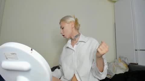 Snapshot of only_iva21 chatting on November 2025 02:28:02 PM Iva online show from November 2025 02:28:02 PM