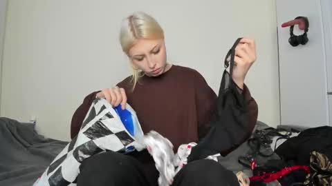 Snapshot of only_iva21 chatting on November 2025 10:45:02 AM Iva online show from November 2025 10:45:02 AM