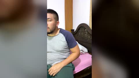 Snapshot of onlyfree_sexx chatting on May 2026 04:18:01 AM Sebastian online show from May 2026 04:18:01 AM