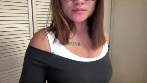 Miss Girly online show from November 2025 07:31:01 AM