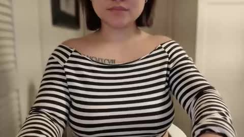 Miss Girly online show from February 2026 11:20:01 AM