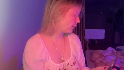 Ophelia online show from December 2025 04:19:02 AM