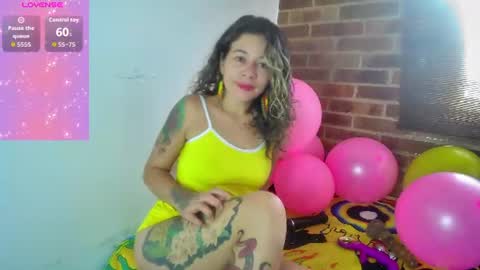 Snapshot of oriana_thomson2 chatting on June 2026 12:09:02 PM Oriana online show from June 2026 12:09:02 PM