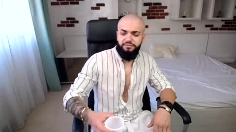 OscarWills online show from May 2026 05:01:02 AM