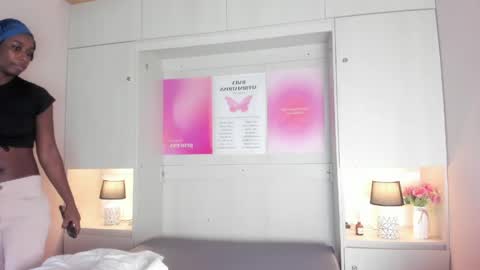 oshun_444 online show from April 2026 12:10:01 PM