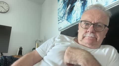 Snapshot of ozhairybearxxxx chatting on December 2024 10:21:02 PM ozhairybearxxxx online show from December 2024 10:21:02 PM