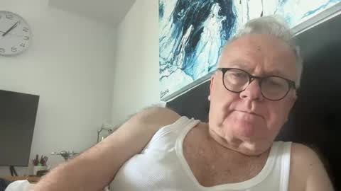 Snapshot of ozhairybearxxxx chatting on January 2025 02:04:02 AM ozhairybearxxxx online show from January 2025 02:04:02 AM
