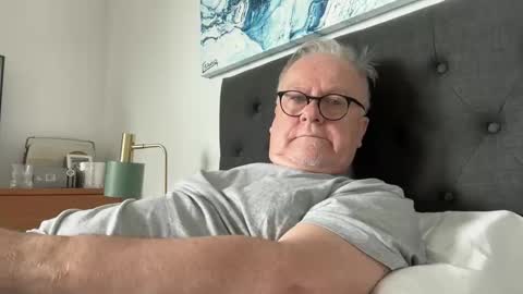 Snapshot of ozhairybearxxxx chatting on November 2025 02:21:01 AM ozhairybearxxxx online show from November 2025 02:21:01 AM