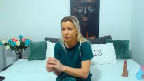 Snapshot of pamela_issy chatting on January 2025 03:02:02 PM PAMEL ISSY online show from January 2025 03:02:02 PM